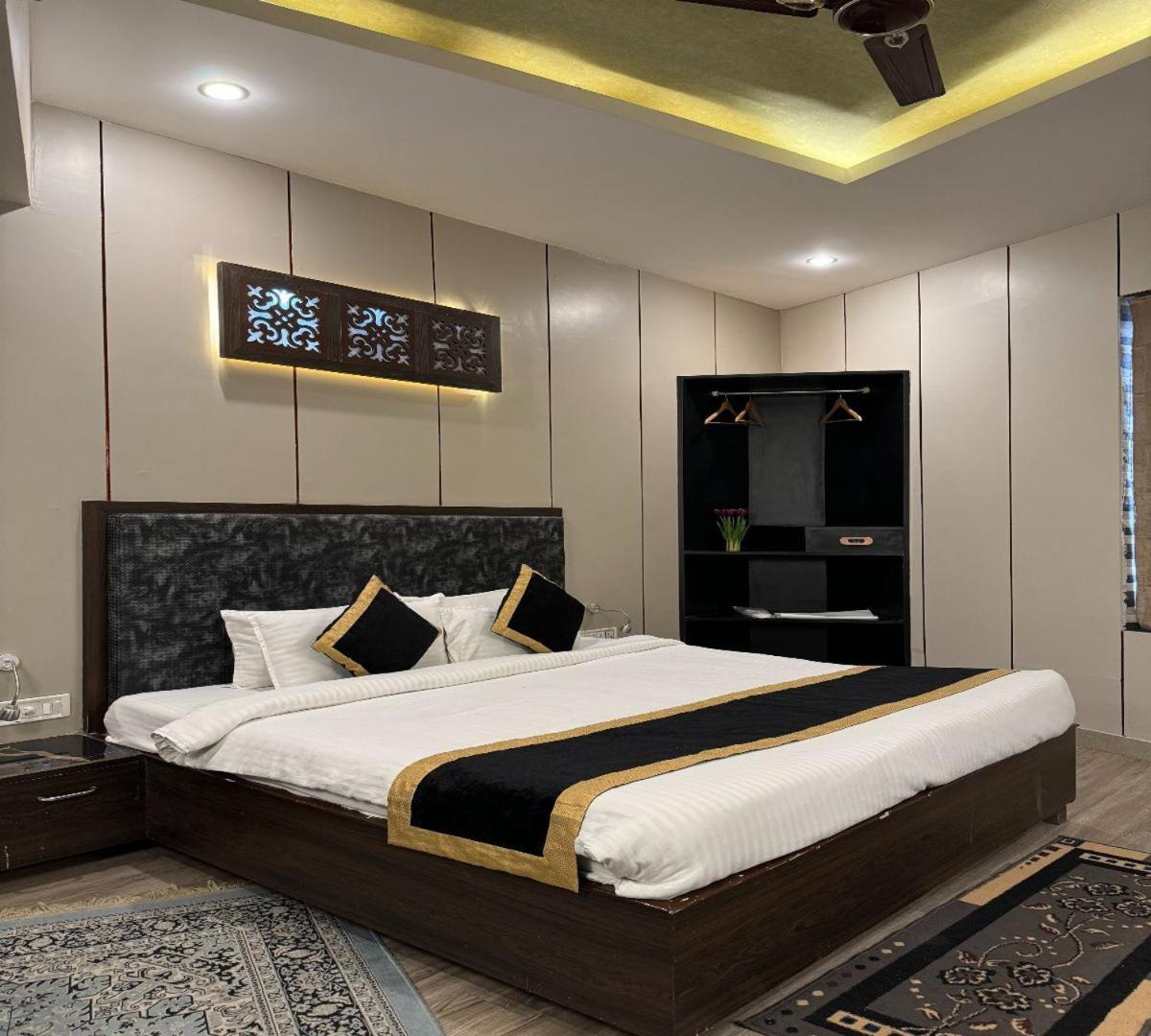 Hotel Runway Inn Pura Raghunath Exterior photo